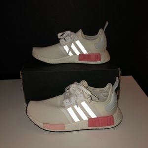 NMD R1 WOMENS WHITE + PINK SNEAKER 💖